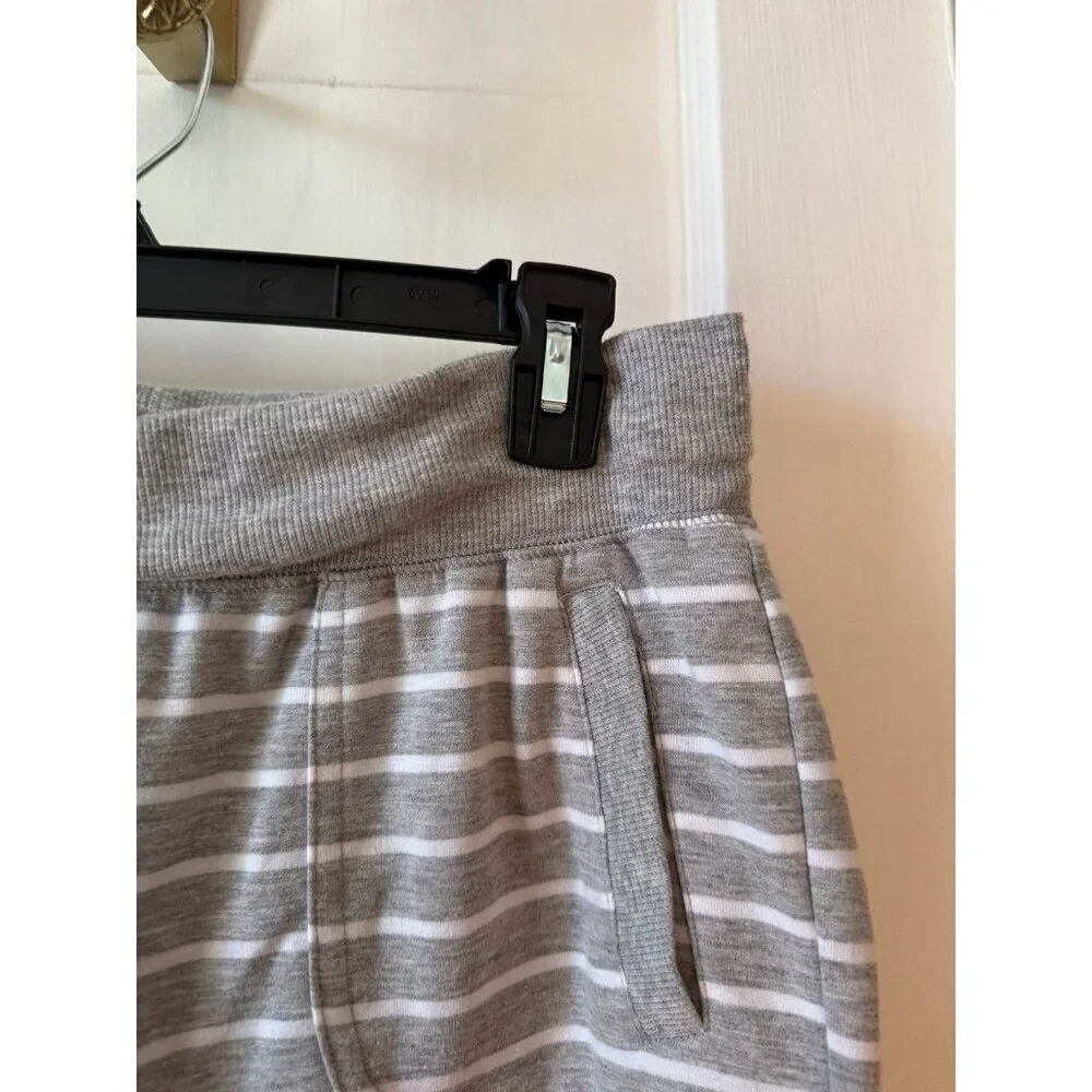 Athletic works women’s size 8/10 gray & white shorts - Picture 3 of 7